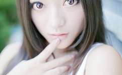 两个人一前一后有力的